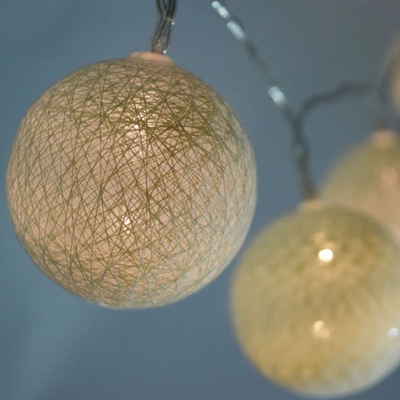 New! ☆ 3M! White Aesthetic Plastic Circular Bulb String Lights - Picture 2 of 10